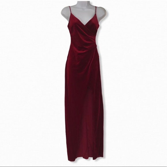 Le Chateau Red Velvet Dress with high slit - Picture 2 of 4